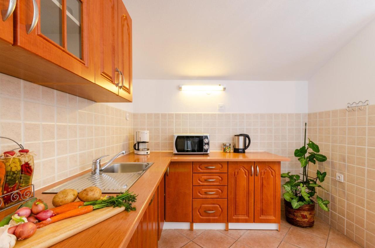 Apartmani Suncica Selce Exterior photo